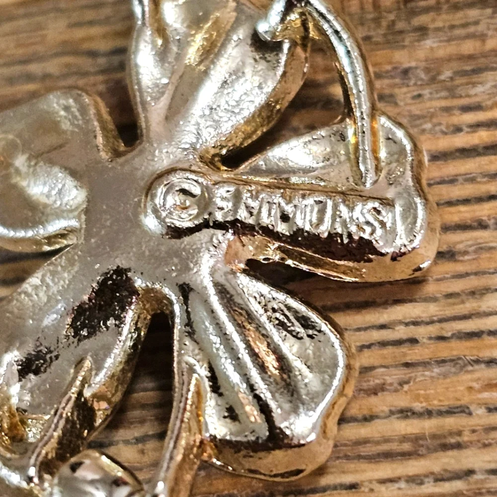 Vintage & Rare Signed Emmons Gold Tone White Enamel Flower Links Bracelet.
